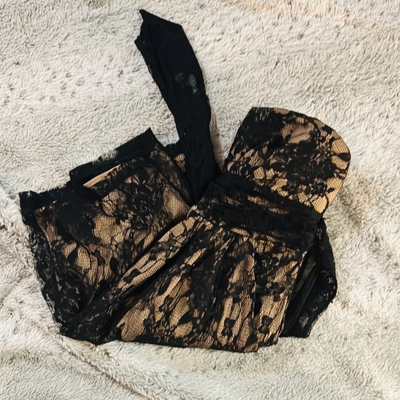 Ladies Elegant Black Lace Dress-Strapless - Picture 4 of 6